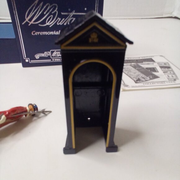 Britains Ceremonial Collection Sentry Box Beefeater Soldier Metal #00088 - Picture 7 of 14